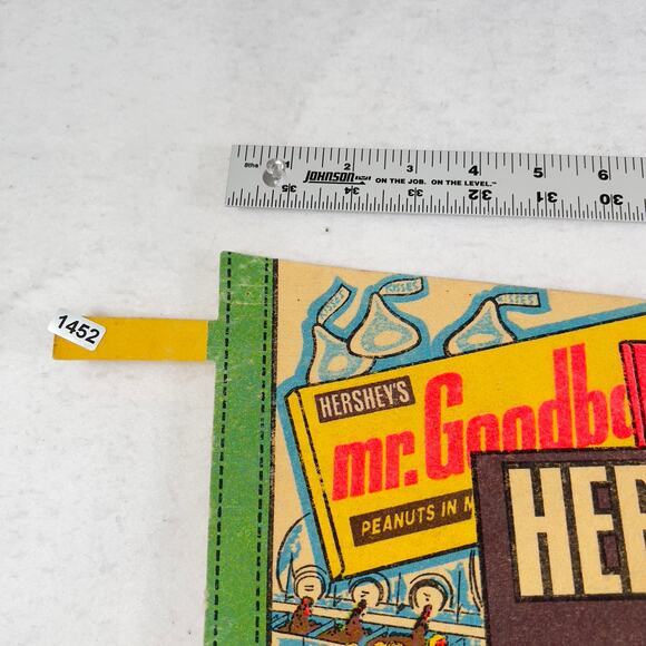 Hershey's Chocolate World PA VINTAGE Felt Pennant Medium ~ 25" L Reese's Krackel - Picture 6 of 6